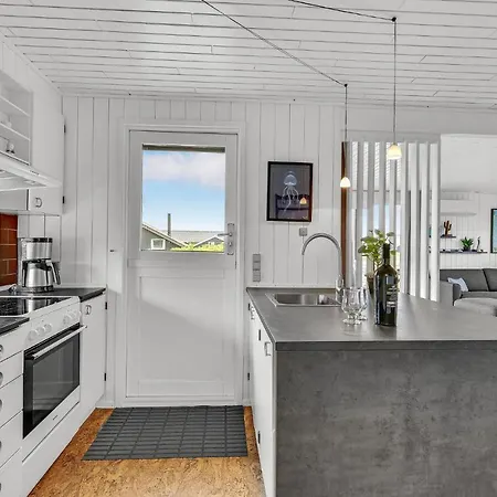 Casa vacanze Lovely Home In Hvide Sande With Sauna *